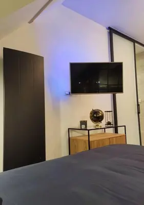 Télévision ou salle de divertissement dans l'établissement Hypercentre : vue cathédrale - verrière - cosy