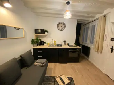 Coin salon dans l'établissement Studio entièrement refait a neuf - 170