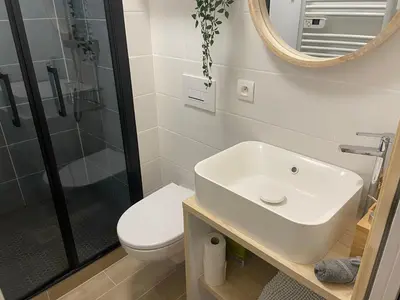 Salle de bains dans l'établissement Studio entièrement refait a neuf - 170