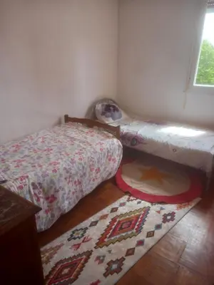 Un ou plusieurs lits dans un hébergement de l'établissement Spacieux appartement 4 pieces