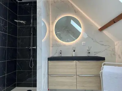 Salle de bains dans l'établissement Villa avec piscine chauffée à moins 1h30 de Paris
