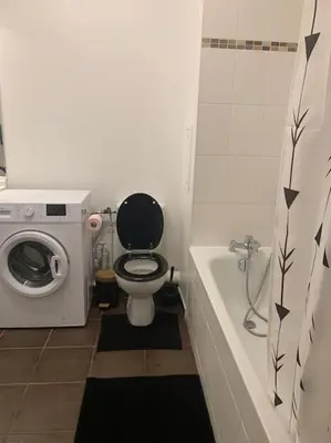 Salle de bains dans l'établissement Ermont paris