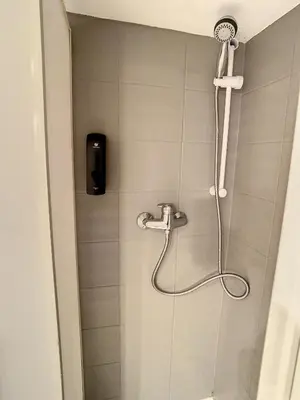 Salle de bains dans l'établissement Magnifique studio centre ville Saint Leu 2 pers