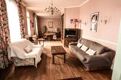Coin salon dans l'établissement l'Inattendue Maison avec Jardin