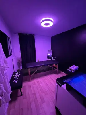 Un ou plusieurs lits dans un hébergement de l'établissement L’escapade Paris spa