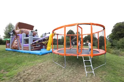 Aire de jeux pour enfants de l'établissement Mobil Home XXL 4 chambres - Camping Le Clos Cacheleux