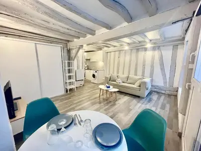 Coin salon dans l'établissement petit studio près du centre - 186