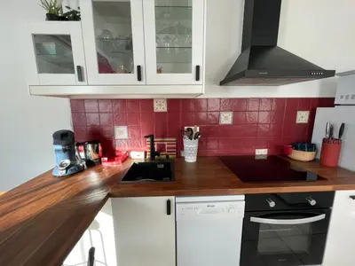 Cuisine ou kitchenette dans l'établissement L'Opaline-Maisonnette 28m2 grand confort avec jardin-tout inclus