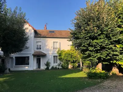 Jardin de l'établissement Belle maison dans un village de charme