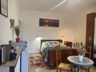 Un ou plusieurs lits dans un hébergement de l'établissement Chambre équipée Plain-Pied - 2 pers avec sdb wc privé