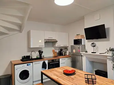 Cuisine ou kitchenette dans l'établissement Locanoor Dieppe - Maison de Pêcheur devenue Cosy