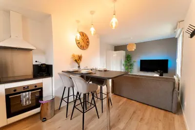 Cuisine ou kitchenette dans l'établissement Escapade Relaxante - Spa - Jacuzzi - Sauna - Privés