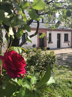 Jardin de l'établissement Les clés d'à côté - maison d'hôtes de charme près de Rouen