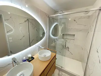 Salle de bains dans l'établissement Bel appartement pour 6 avec parking - Rive gauche - 183