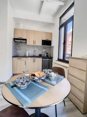 Cuisine ou kitchenette dans l'établissement La Licorne, grand studio chaleureux