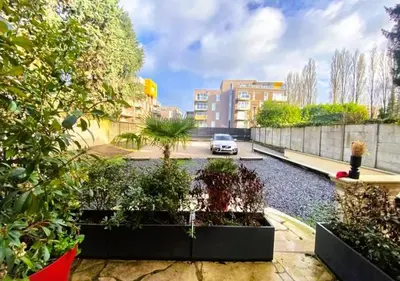 Jardin de l'établissement White House - THE SUNNY avec TERRASSE et PARKING privé - 20 min CENTRE