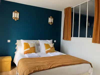 Un ou plusieurs lits dans un hébergement de l'établissement Maison Gabriel Appartement BULLE