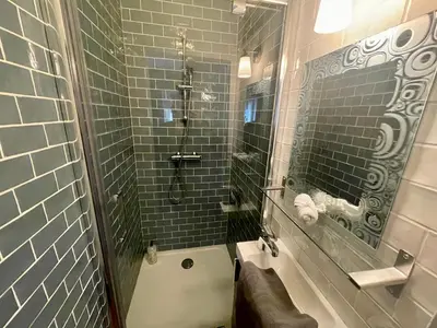 Salle de bains dans l'établissement Maison hyper centre avec parking 7 mn à pied de la gare de Rouen