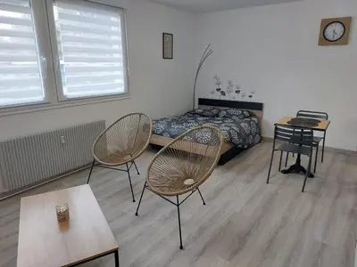 Un ou plusieurs lits dans un hébergement de l'établissement charmant studio proche du centre de neuville les dieppe
