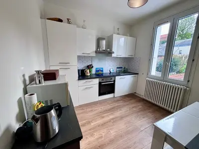 Cuisine ou kitchenette dans l'établissement Le “Chez-nous” - Maison atypique de 90m2
