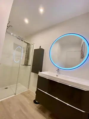 Salle de bains dans l'établissement La Vague Tendresse - Vue mer - Jacuzzi & Sauna