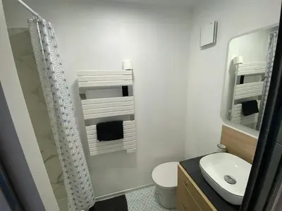 Salle de bains dans l'établissement L'Orée du Golf, studio 2