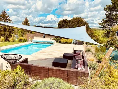 Piscine de l'établissement Appartement avec jacuzzi dans la chambre et piscine aux beaux jours ou située à proximité