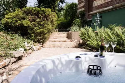 Jardin de l'établissement La Villa de l'Etoile 10 personnes