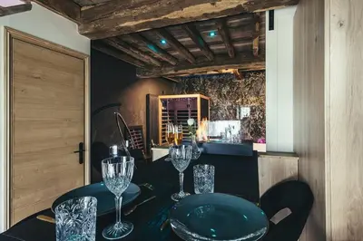 Plan de l'établissement Le Duplex de l'Etoile home cinéma jacuzzi et sauna privatif