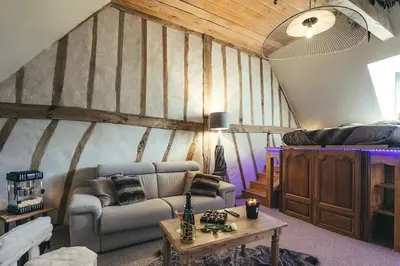 Plan de l'établissement Le Duplex de l'Etoile home cinéma jacuzzi et sauna privatif