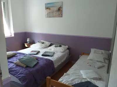 Un ou plusieurs lits dans un hébergement de l'établissement Maison charmante à Villers-sous-Foucarmont avec jardin clôturé.