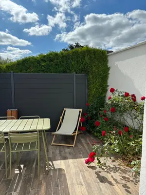 Jardin de l'établissement Cottage Larris - proche Aéroport - navette Gare