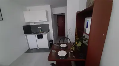Cuisine ou kitchenette dans l'établissement STUDIO TRES PROPRE de 18 m2