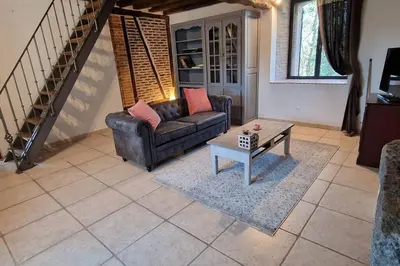 Coin salon dans l'établissement Jardins de Mélusine - Maison en pierres