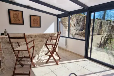Terrasse ou espace extérieur de l'établissement Jardins de Mélusine - Maison en pierres