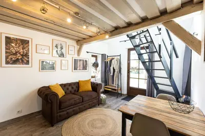 Coin salon dans l'établissement Le Puits Jaune - Gîte Nature et Spa