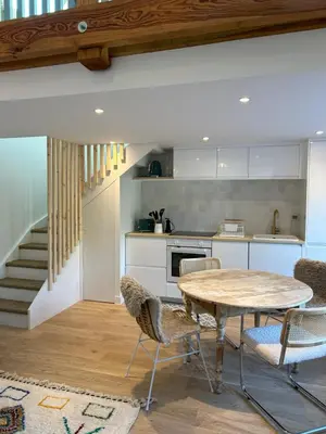 Cuisine ou kitchenette dans l'établissement Les Cottages de Carine
