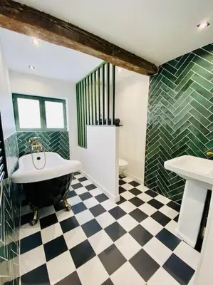 Salle de bains dans l'établissement Le Victor Hugo