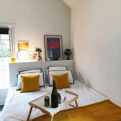 Un ou plusieurs lits dans un hébergement de l'établissement Studio dans propriété avec piscine chauffée