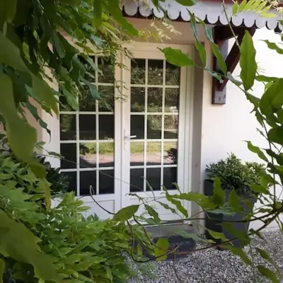 Studio dans propriété avec piscine chauffée