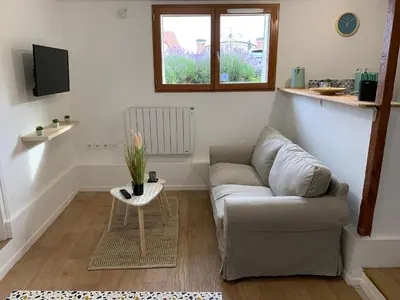 Télévision ou salle de divertissement dans l'établissement Logement à 20 min de Paris avec parking gratuit
