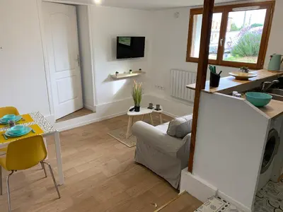Télévision ou salle de divertissement dans l'établissement Logement à 20 min de Paris avec parking gratuit