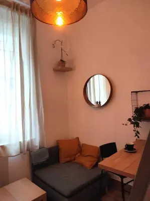 Coin salon dans l'établissement Studio atypique centre Rouen