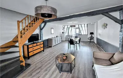Coin salon dans l'établissement 2 Bedroom Awesome Home In Gamaches