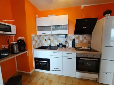 Cuisine ou kitchenette dans l'établissement Sous les Etoiles - dans le plus haut gratte-ciel avec parking en sus