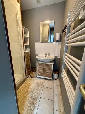 Salle de bains dans l'établissement La Romance
